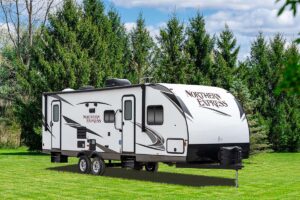 Side angle view of Gulfstream Northern Express lightweight travel trailer