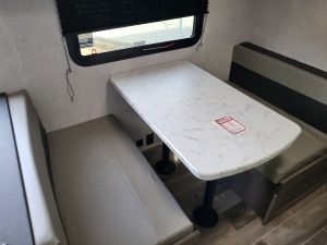 2022 gulfstream kingsport 197 bunkhouse eating area