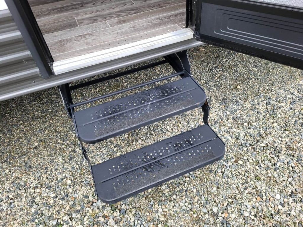 Gulf Stream Trailmaster exterior stairs