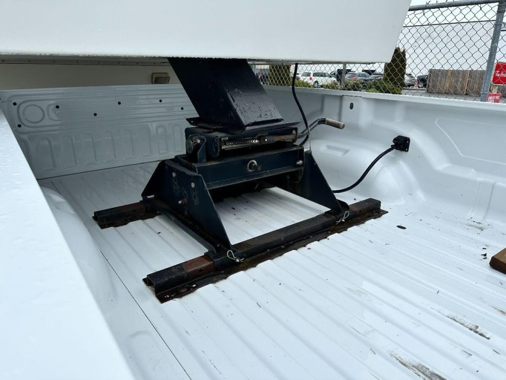 Hitch attachment to truck.