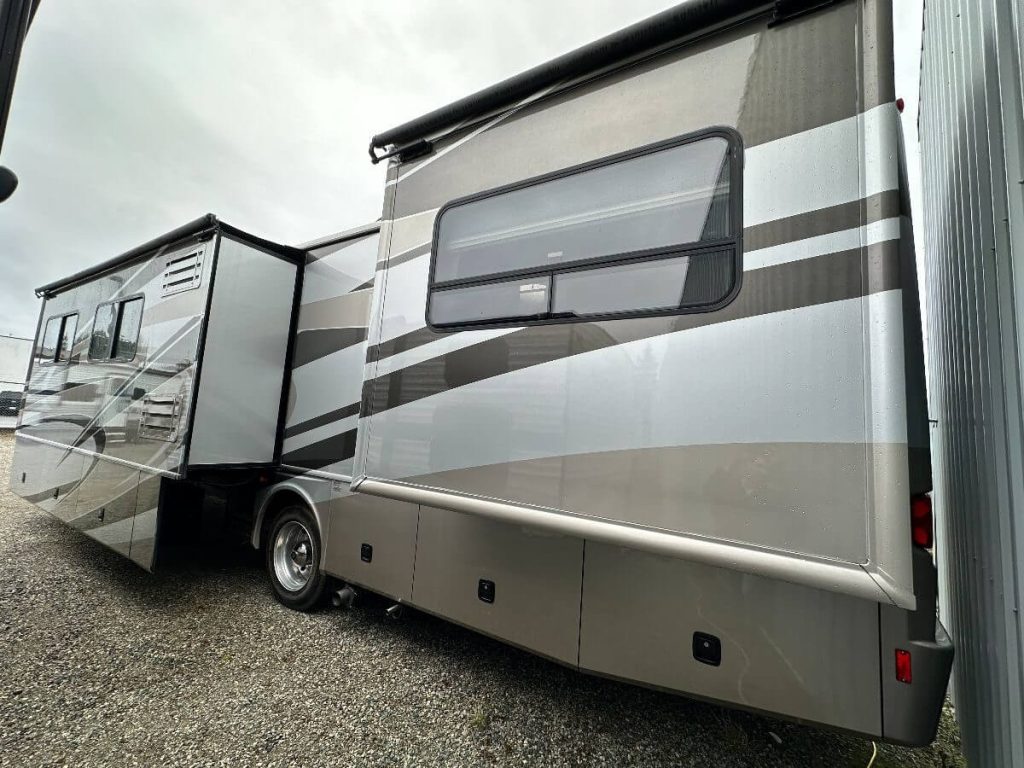 Dual slidesouts on the 2008 Fleetwood Pace Arrow